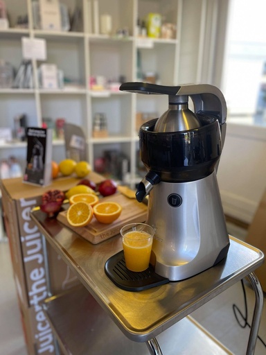 [EP7000Silver] The Juicer - bestem selv om din juice skal være med eller uden frugtkød